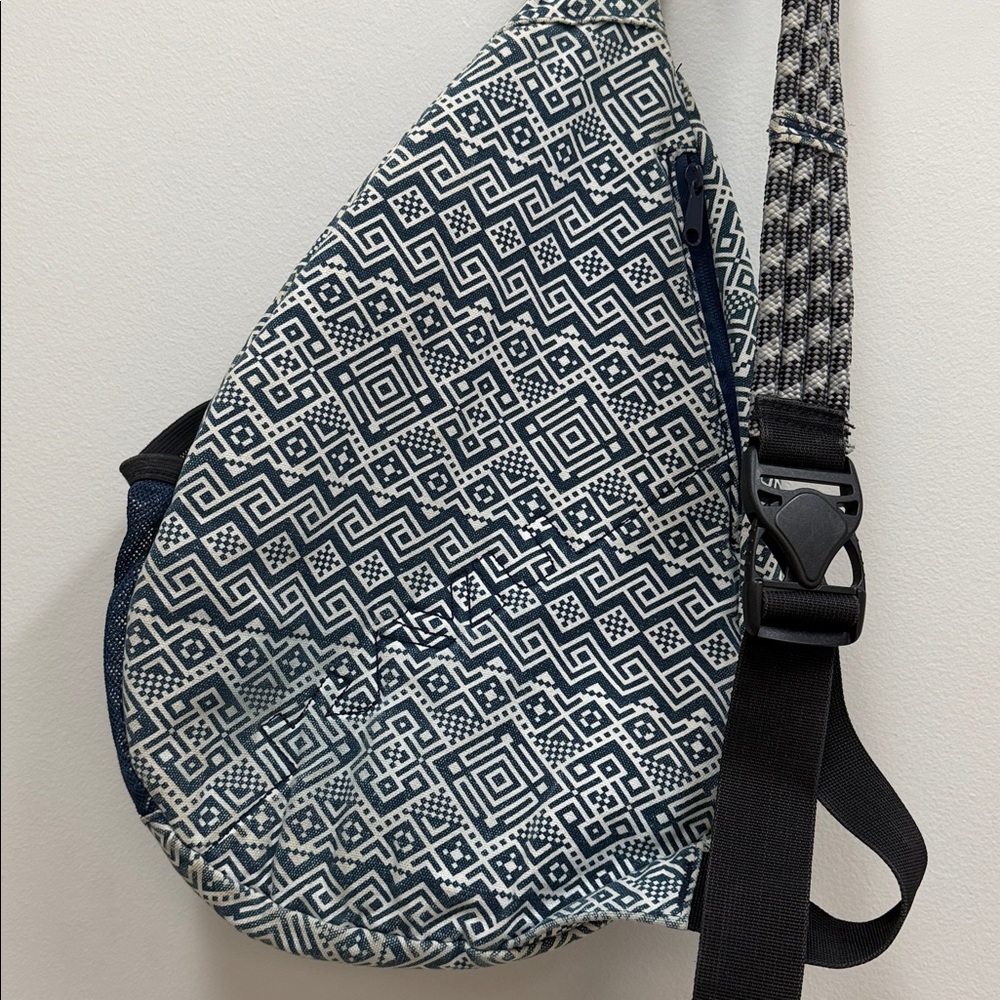 Kavu Slingpack Sling Bag Blue White Geometric Pattern Paxton Rope Bag! - Picture 6 of 7